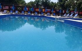 Къща за гости Там край реката